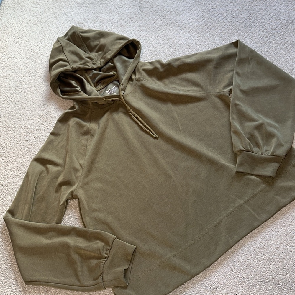 EUC! Athleta Seasoft Pullover w/ hoodie